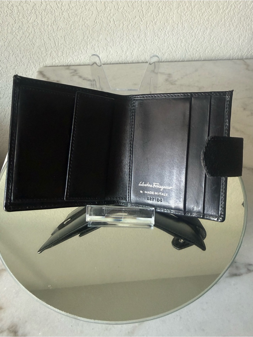 Vintage Salvatore Ferragamo Vara Bow Bifold Compact Wallet 227104 w/COA - Picture 8 of 9